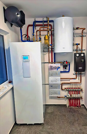https://coogeehotwater.com.au/uploads/2025/06/electric-hot-water-system-16929.jpg