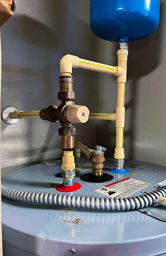 https://coogeehotwater.com.au/uploads/2025/06/gas-hot-water-system-35892.jpg