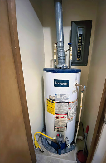 https://coogeehotwater.com.au/uploads/2025/06/gas-hot-water-system-40702.jpg
