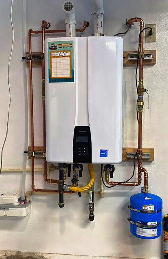 https://coogeehotwater.com.au/uploads/2025/06/instant-hot-water-systems-42978.jpg
